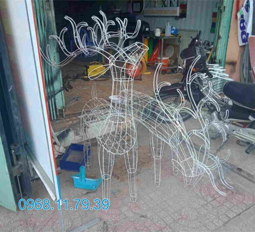 Mô hình tuần lộc thép quấn led trang trí giáng sinh